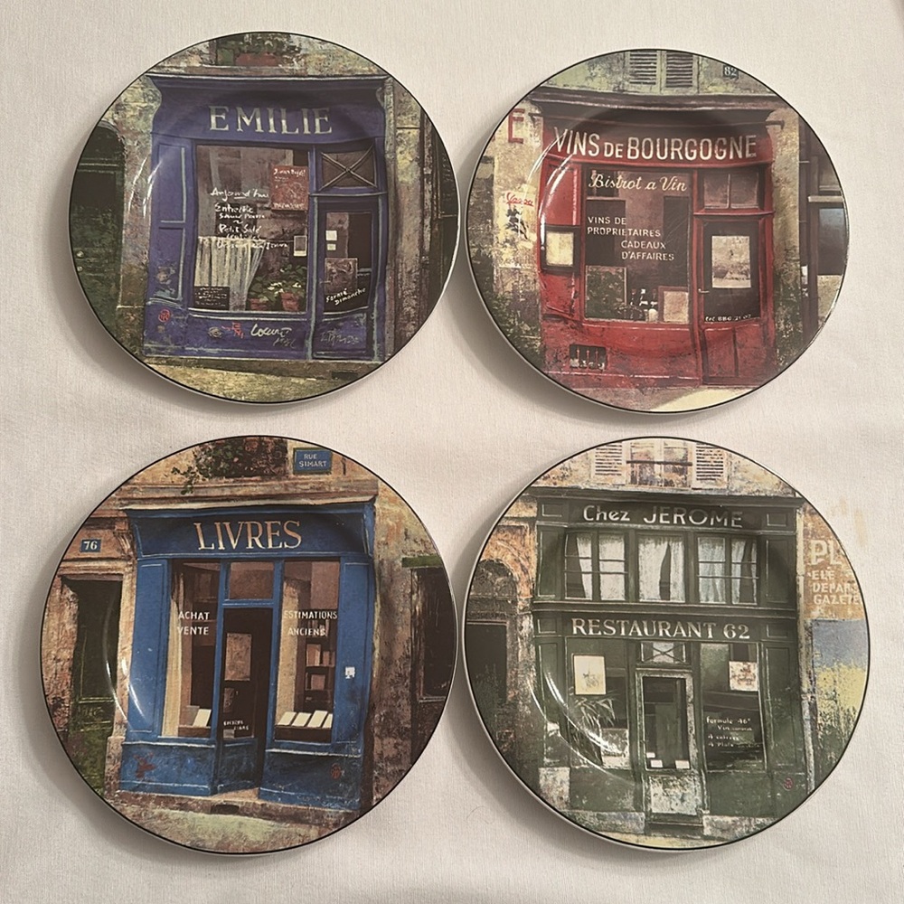 The Sakura Table. Storefronts Vintage Set of 4 Cake plates.